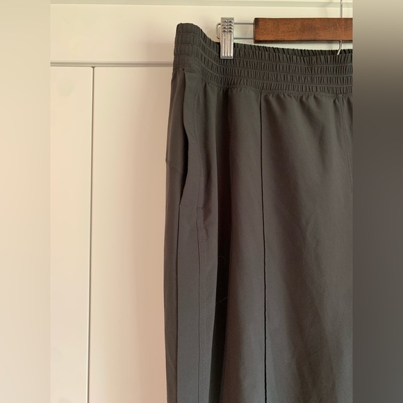 Lululemon Wanderer Cropped Jogger Grey‎ Size 14 - Picture 2 of 6